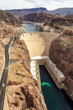 Hoover Barajı, Nevada ve Arizona sınırında bulunan beton bir kemer-yerçekimi baraj, bir üst turistik. Abd