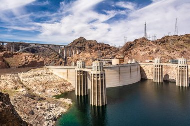 Arizona ve Nevada, ABD arasındaki Hoover Barajı'nın alım kuleleri