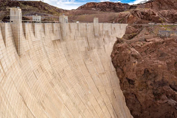 Hoover Dam, a concrete arch-gravity dam located on the Nevada and Arizona border, a top tourist attraction. USA — Stock Photo, Image