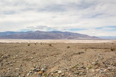 Kaliforniya'daki Death Valley Ulusal Parkı'nın çöl manzarası. Abd