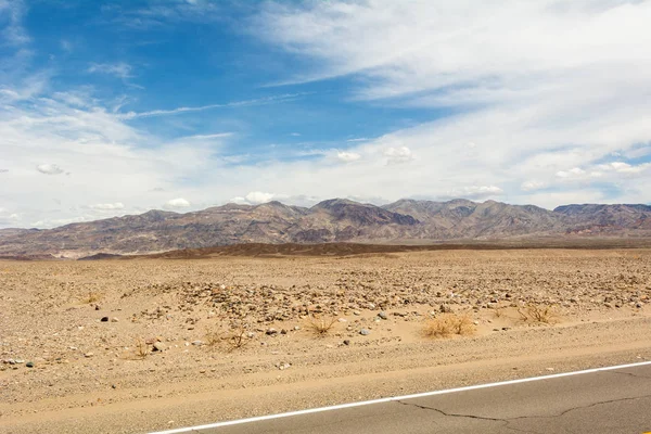 Desert landscape of Death Valley National Park in California. USA — Stock Photo, Image