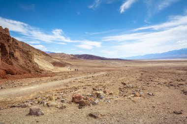 Death Valley Milli Parkı Badwater Road yanında Golden Canyon Trailhead alan. California, Amerika Birleşik Devletleri