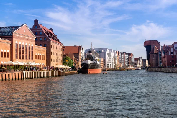 Danzig, Polen - 22. Juni 2019: Motlawa Fluss in der Altstadt von Danzig. Polen. Europa. — Stockfoto