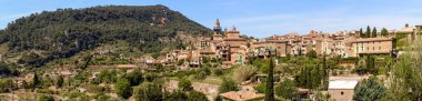 Valldemossa, batı Mallorca Tramuntana dağlarının ortasında pastoral bir vadide kırsal kasaba. Baelaric adaları, İspanya