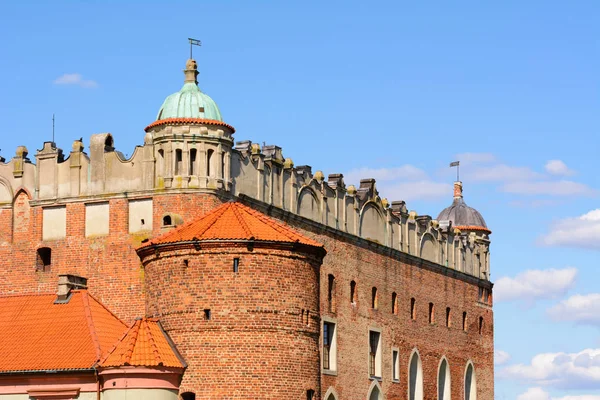 GOLUB-DOBRZYN, POLAND - July 18, 2019: Facade of Teutonic Castle in Golub-Dobrzyn preserved in the Gothic-Renaissance style. — Stock Photo, Image