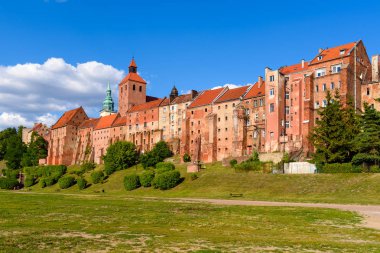 Polonya'da Vistula Nehri üzerinde Grudziadz Tarihi tahıl ambarları