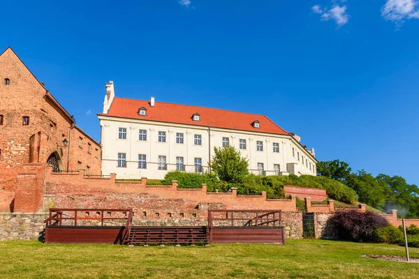 Schöne Architektur der Altstadt von Grudziadz mit Benediktinerkloster. — Stockfoto