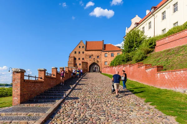 GRUDZIADZ, POLOGNE - 18 juillet 2019 : Porte de l'eau dans la vieille ville de Grudziadz — Photo