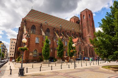 Wroclaw, Polonya - 16 Temmuz 2019: St Mary Magdalene Gotik kilisesi, Wroclaw'daki Polonya ulusal katolik katedrali merkez pazar meydanıyakınında
