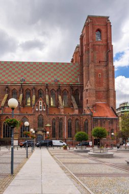 Wroclaw, Polonya - 16 Temmuz 2019: St Mary Magdalene Gotik kilisesi, Wroclaw'daki Polonya ulusal katolik katedrali merkez pazar meydanıyakınında