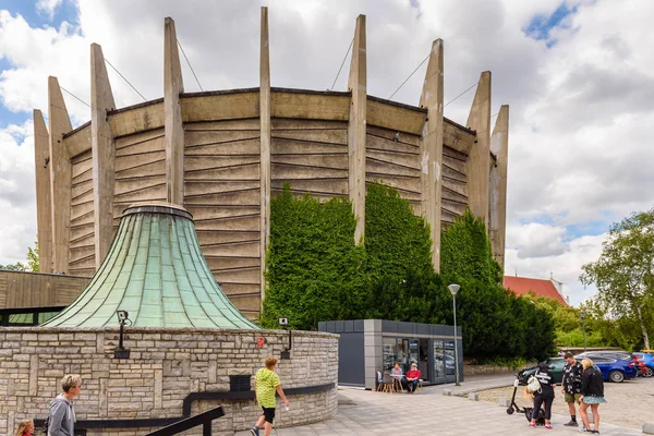 Wroclaw, Polonya - 16 Temmuz 2019: Kosciuszko Ayaklanması sırasında Raclawice Savaşı'nı anlatan anıtsal sikloramik bir resim olan Raclawice Panorama'nın (Panorama Raclawicka) yuvarlak binası.