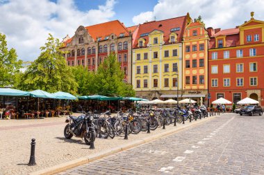 Wroclaw, Polonya-17 Temmuz 2019: yaz günü Wroclaw eski kent mimarisi.