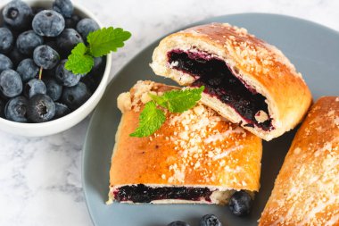 Yaban mersini ile geleneksel Lehçe Maya kek (jagodzianka).