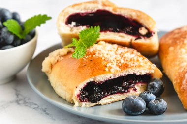 Yaban mersini ile geleneksel Lehçe Maya kek (jagodzianka).