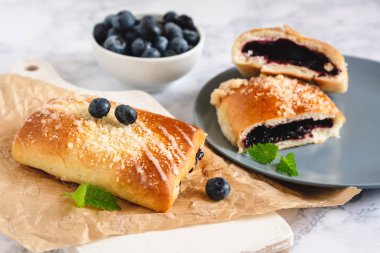 Yaban mersini ile geleneksel Lehçe Maya kek (jagodzianka).