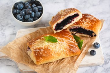 Yaban mersini ile geleneksel Lehçe Maya kek (jagodzianka).