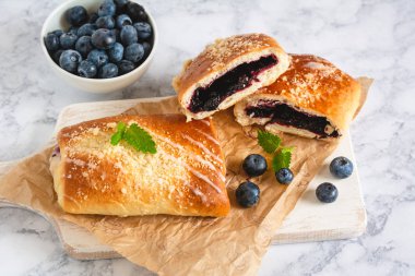 Yaban mersini ile geleneksel Lehçe Maya kek (jagodzianka).