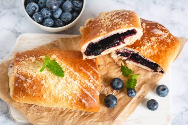 Yaban mersini ile geleneksel Lehçe Maya kek (jagodzianka).