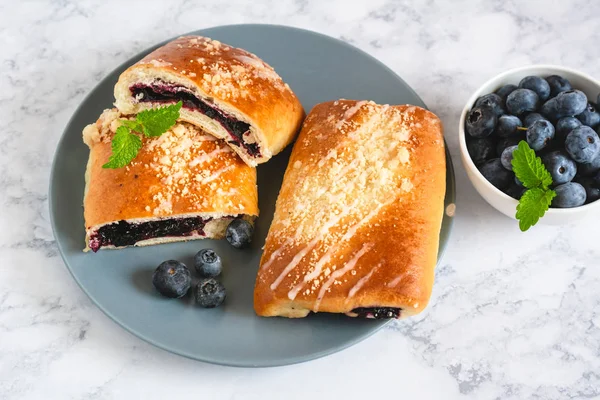 Yaban mersini ile geleneksel Lehçe Maya kek (jagodzianka).