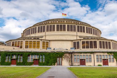 Wroclaw, Polonya-Temmuz 17, 2019: Wroclaw Centennial Hall (hala Stulecia, hala Ludowa) sergiler, konserler ve spor etkinlikleri için kullanılır.