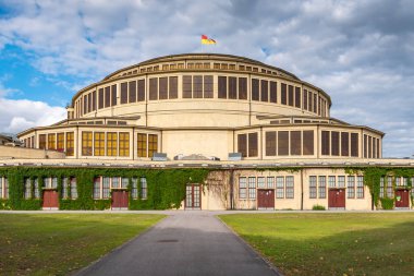 Wroclaw, Polonya-Temmuz 17, 2019: Wroclaw Centennial Hall (hala Stulecia, hala Ludowa) sergiler, konserler ve spor etkinlikleri için kullanılır.