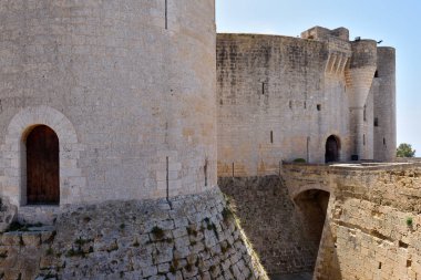 Mallorca, İspanya - 8 Mayıs 2019 : Bellver Castle (Castell de Bellver), Mayorka Adası'nda Palma'nın merkezine yakın gotik tarzı bir kale, Balear Adaları, İspanya.