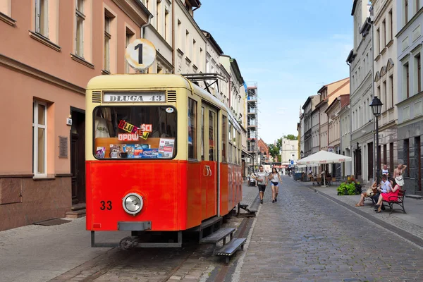 Bydgoszcz Polska-15 sierpnia 2019: zabytkowy tramwaj wykorzystywany jako Informacja turystyczna przy ulicy dluga — Zdjęcie stockowe
