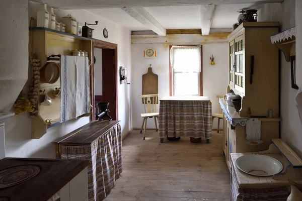 Osiek, Poland - August 16, 2019: Interior of old wooden farmstead in The Folk Culture Museum in Osiek by the river Notec. — Stock Photo, Image