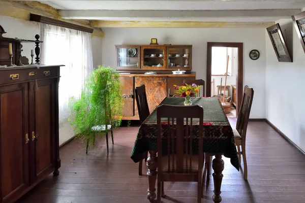 Osiek, Poland - August 16, 2019: Interior of old wooden farmstead in The Folk Culture Museum in Osiek by the river Notec. — Stock Photo, Image