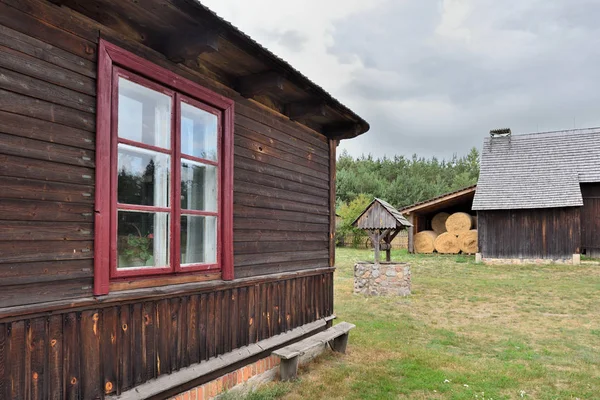 Het Museum voor volkscultuur in Osiek aan de rivier de Notec, het openluchtmuseum beslaat een oppervlakte van 13 ha. Polen, Europa — Stockfoto