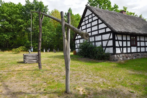 O Museu de Cultura Folclórica em Osiek, junto ao rio Notec, o museu ao ar livre apresenta uma cultura folclórica polaca. Polónia, Europa — Fotografia de Stock