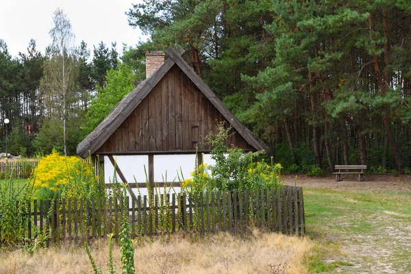 Il Museo della cultura popolare di Osiek lungo il fiume Notec, il museo all'aperto presenta la cultura popolare polacca. Polonia, Europa — Foto Stock