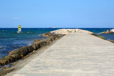 Mayorka'nın kuzeyinde, Alcudia Körfezi'ne bakan bir sahil. İspanya