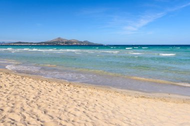 Mallorca'daki en popüler Alcudia plajının yanında yer alan Playa de Muro plajı
