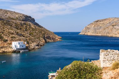 Sifnos'un kuzey ucundaki Heronissos körfezi. Cyclades adaları, Yunanistan