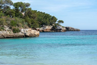Plaj Cala Ferrera, Mallorca güney-doğusunda popüler bir aile hedef. İspanya