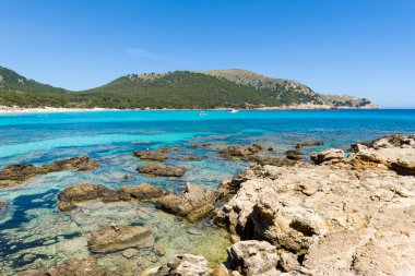 Cala Agulla, Mayorka 'nın kuzeydoğusunda eşsiz bir kumlu plaj. İspanya