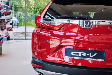 Gdansk, Polonya - 28 Mayıs 2020: Honda CR-V 'nin yeni modeli Gdansk galerisinde sunuldu