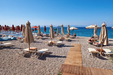 RHODES, GREECE - 13 Mayıs 2018: Rodos 'taki popüler Ellie plajı. Yunanistan