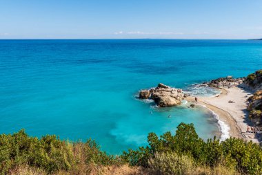 Xigia plajı - Zakynthos adasındaki doğal sülfür kaplıcası. Yunanistan.