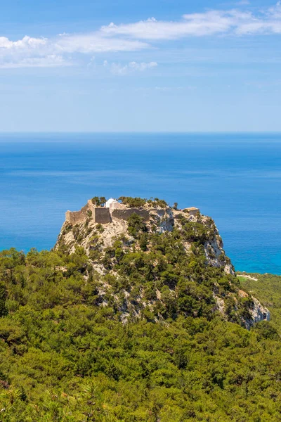 Zamek Monolithos Znajduje Się Szczycie Wysokiej Skały Wyspa Rodos Grecja — Zdjęcie stockowe