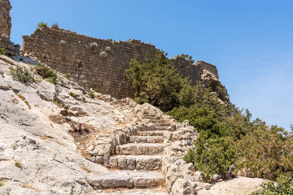 Treppen Führen Zur Felsspitze Mit Der Burg Monolithos Auf Der — Stockfoto