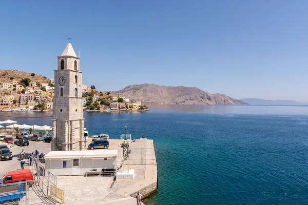 Сими Грица Мая 2018 Года Часовая Башня Symi Морской Залив — стоковое фото