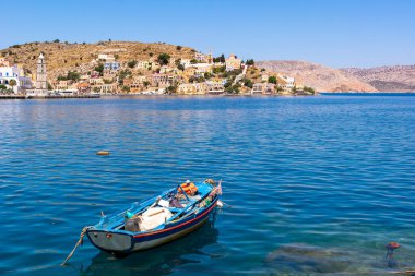 Turkuaz körfezi olan güzel Symi adası. Dodekanese, Yunanistan