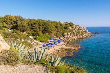 Anthony Quinn Körfezi, Rhodes adasında gözlerden uzak bir plaj. Yunanistan