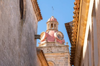 Menorca 'daki Ciutadella eski kasabasının mimarisi. Baleares, İspanya