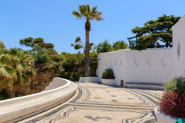 RHODES, GREECE - 13 Mayıs 2018: Rodos 'taki Kallithea' nın güzel termal yayları. Yunanistan