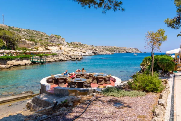 RHODES, GREECE - 13 Mayıs 2018: Yunanistan 'ın Rodos kentindeki Kallithea Springs' in termlerinde dinlenen turneler