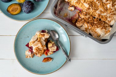 Erikli kek. Mor erikli ev yapımı kısa hamur işi..