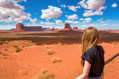 Monument Valley 'in manzara manzarası, Navajo Kabile Parkı, Arizona, ABD